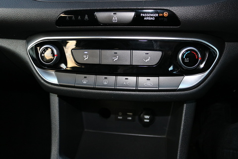 1.6 CRDi Blue Drive SE Hatchback 5dr Diesel Manual Euro 6 (s/s) (110 ps)