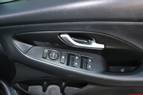 1.6 CRDi Blue Drive SE Hatchback 5dr Diesel Manual Euro 6 (s/s) (110 ps)