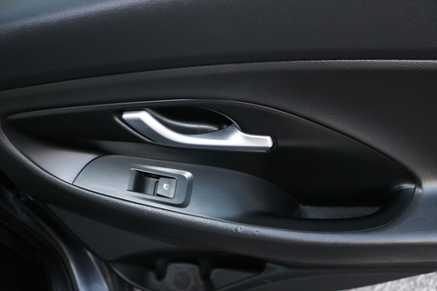 1.6 CRDi Blue Drive SE Hatchback 5dr Diesel Manual Euro 6 (s/s) (110 ps)