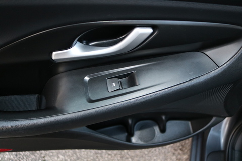 1.6 CRDi Blue Drive SE Hatchback 5dr Diesel Manual Euro 6 (s/s) (110 ps)