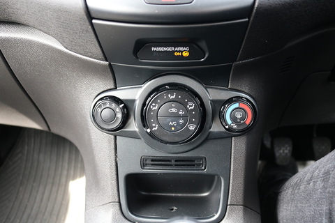 1.5 TDCi Style Hatchback 5dr Diesel Manual Euro 5 (75 ps)
