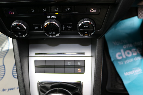 1.6 TDI SE Hatchback 5dr Diesel Manual Euro 6 (s/s) (115 ps)