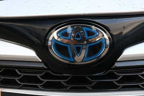 1.8 VVT-h Icon Tech Touring Sports 5dr Petrol Hybrid CVT Euro 6 (s/s) (122 ps)