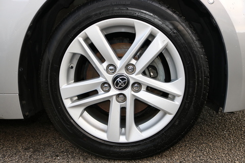 1.8 VVT-h Icon Tech Touring Sports 5dr Petrol Hybrid CVT Euro 6 (s/s) (122 ps)