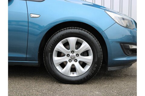 1.7 CDTi ecoFLEX Exclusiv Sports Tourer 5dr Diesel Manual Euro 5 (s/s) (110 ps)