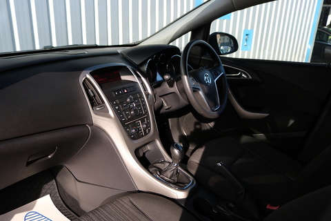 1.7 CDTi ecoFLEX Exclusiv Sports Tourer 5dr Diesel Manual Euro 5 (s/s) (110 ps)