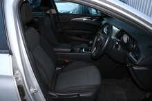 Vauxhall Insignia Turbo D BlueInjection Design Nav