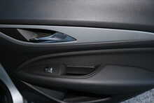 Vauxhall Insignia Turbo D BlueInjection Design Nav