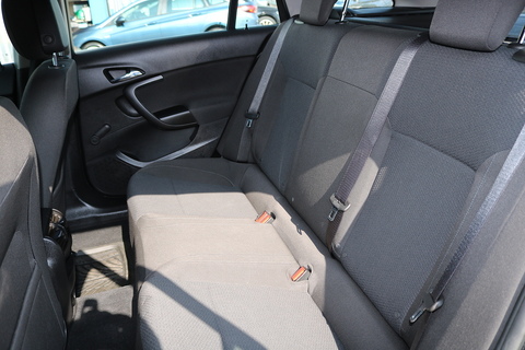 2.0 CDTi Design Sports Tourer 5dr Diesel Manual Euro 5 (130 ps)