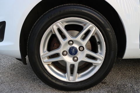 1.25 Zetec Hatchback 5dr Petrol Manual Euro 5 (82 ps)