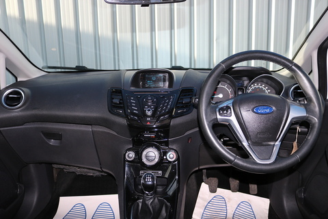 1.25 Zetec Hatchback 5dr Petrol Manual Euro 5 (82 ps)