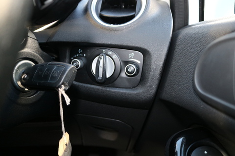 1.25 Zetec Hatchback 5dr Petrol Manual Euro 5 (82 ps)
