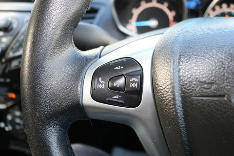 1.25 Zetec Hatchback 5dr Petrol Manual Euro 5 (82 ps)