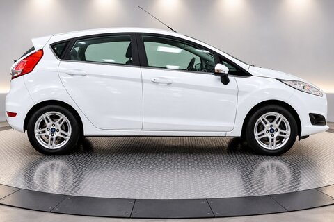 1.25 Zetec Hatchback 5dr Petrol Manual Euro 5 (82 ps)