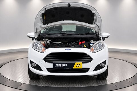 1.25 Zetec Hatchback 5dr Petrol Manual Euro 5 (82 ps)