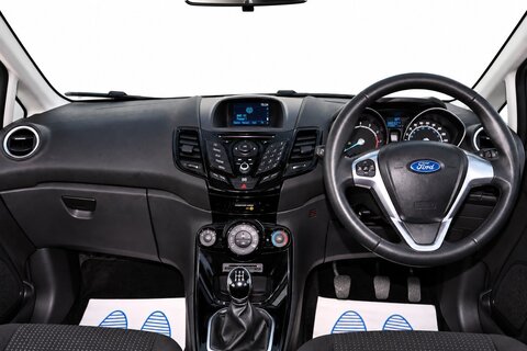 1.25 Zetec Hatchback 5dr Petrol Manual Euro 5 (82 ps)