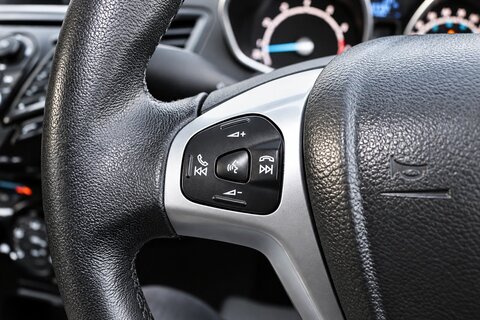 1.25 Zetec Hatchback 5dr Petrol Manual Euro 5 (82 ps)