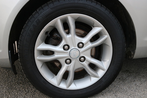 1.0T EcoBoost Zetec Hatchback 5dr Petrol Powershift Euro 5 (100 ps)