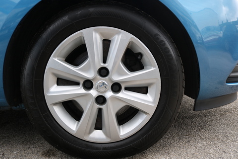 1.0i Turbo ecoTEC Design Hatchback 5dr Petrol Manual Euro 6 (s/s) (90 ps)