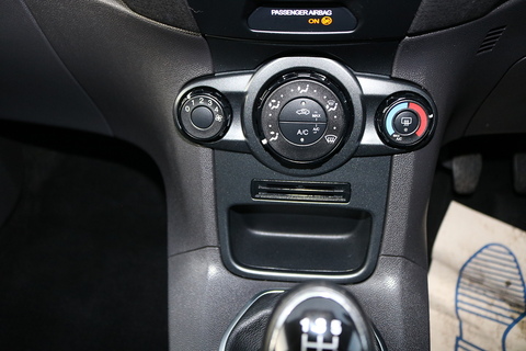 1.5 TDCi Style Hatchback 5dr Diesel Manual Euro 5 (75 ps)