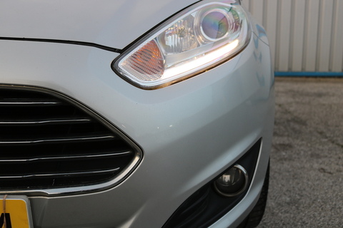 1.0T EcoBoost Zetec Hatchback 5dr Petrol Powershift Euro 5 (100 ps)