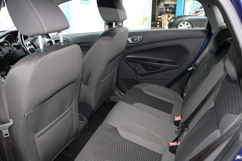 1.0T EcoBoost Zetec Hatchback 5dr Petrol Powershift Euro 6 (100 ps)