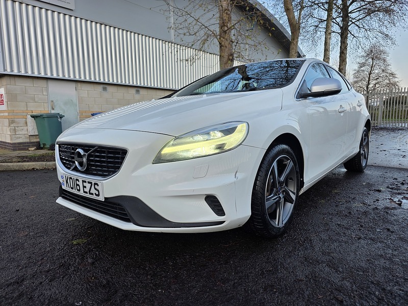 Volvo 2.0 D4 R-Design Hatchback 5dr Diesel Manual Euro 6 (s/s) (190 ps)