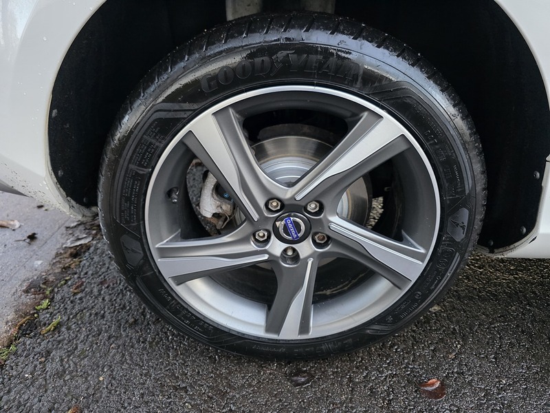 Volvo 2.0 D4 R-Design Hatchback 5dr Diesel Manual Euro 6 (s/s) (190 ps)