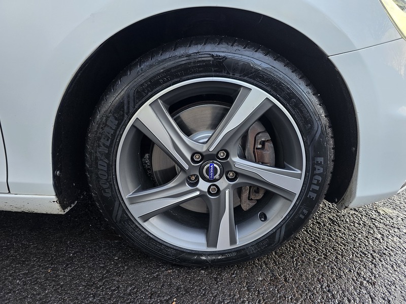 Volvo 2.0 D4 R-Design Hatchback 5dr Diesel Manual Euro 6 (s/s) (190 ps)