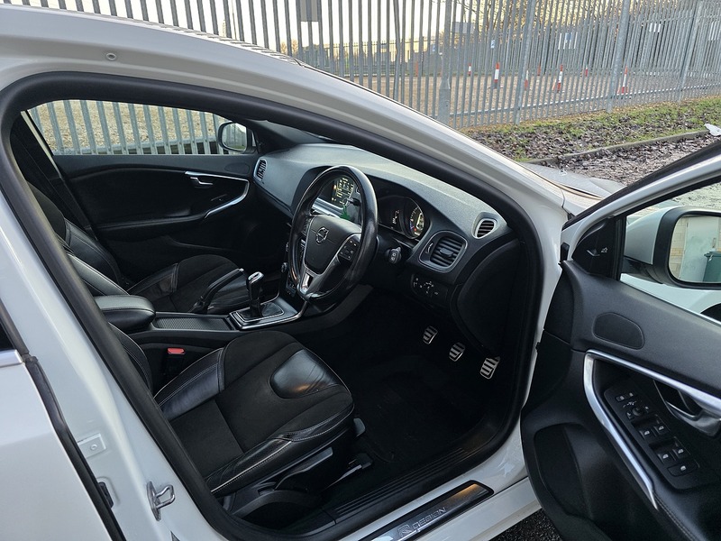 Volvo 2.0 D4 R-Design Hatchback 5dr Diesel Manual Euro 6 (s/s) (190 ps)