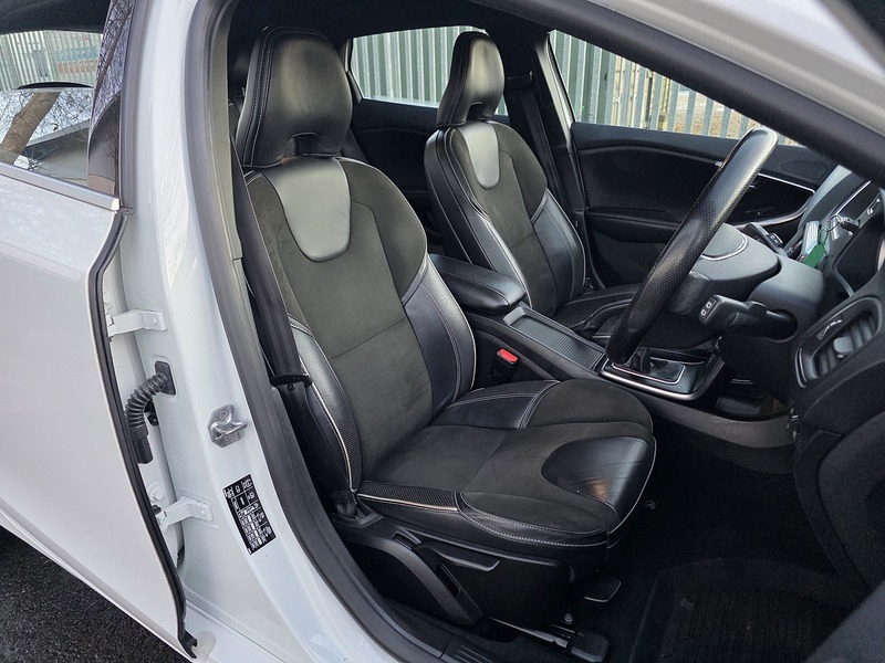 Volvo 2.0 D4 R-Design Hatchback 5dr Diesel Manual Euro 6 (s/s) (190 ps)