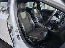 Volvo V40 2.0 D4 R-Design Hatchback 5dr Diesel Manual Euro 6 (s/s) (190 ps)