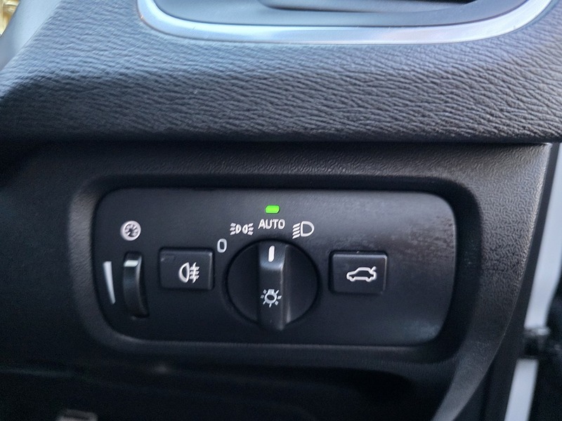 Volvo 2.0 D4 R-Design Hatchback 5dr Diesel Manual Euro 6 (s/s) (190 ps)