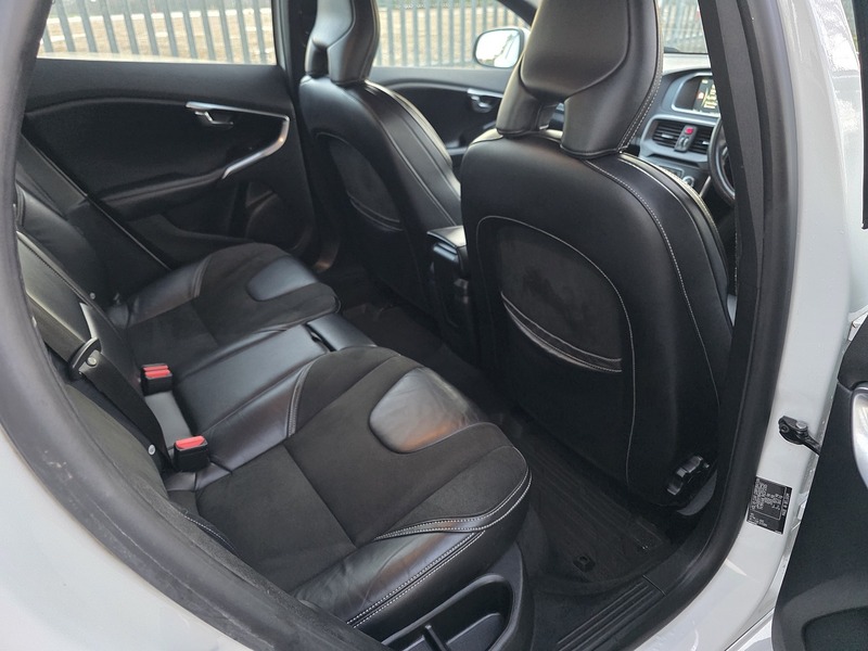 Volvo 2.0 D4 R-Design Hatchback 5dr Diesel Manual Euro 6 (s/s) (190 ps)