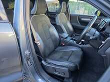 Volvo XC40 2.0 D4 R-Design Pro SUV 5dr Diesel Auto AWD Euro 6 (s/s) (190 ps)