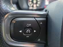 Volvo XC40 2.0 D4 R-Design Pro SUV 5dr Diesel Auto AWD Euro 6 (s/s) (190 ps)