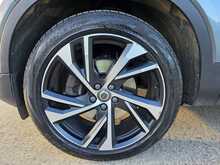 Volvo XC40 2.0 D4 R-Design Pro SUV 5dr Diesel Auto AWD Euro 6 (s/s) (190 ps)