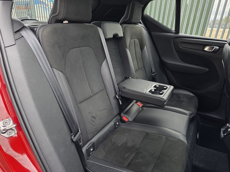 Volvo 2.0 D4 First Edition SUV 5dr Diesel Auto AWD Euro 6 (s/s) (190 ps)