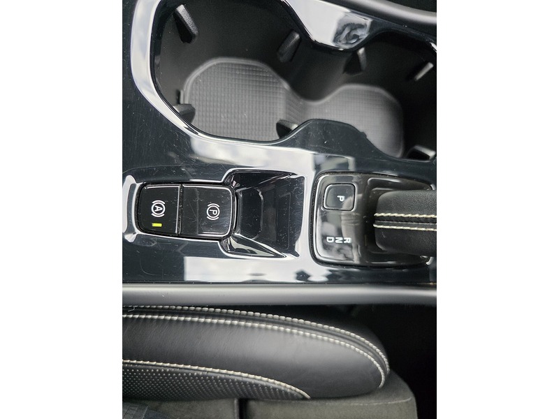 Volvo 2.0 D4 First Edition SUV 5dr Diesel Auto AWD Euro 6 (s/s) (190 ps)