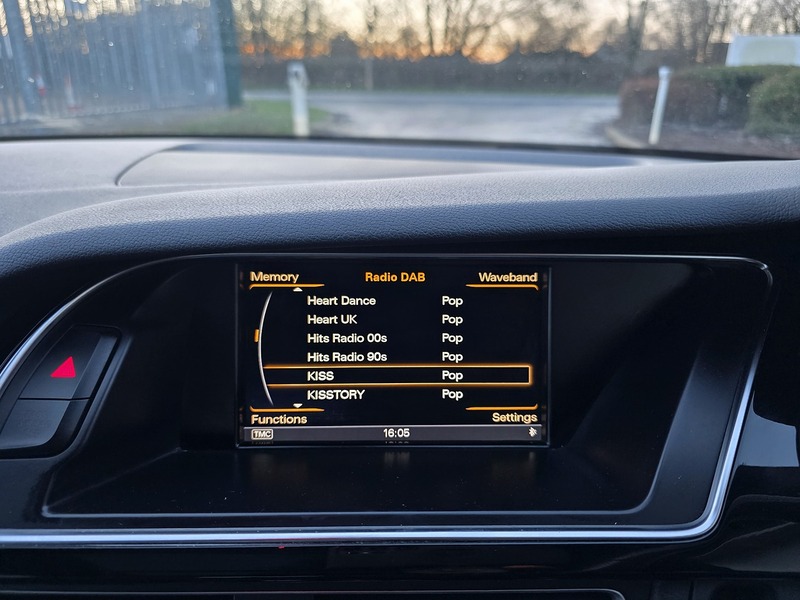 Audi 4.2 FSI V8 Estate 5dr Petrol S Tronic quattro Euro 5 (450 ps)