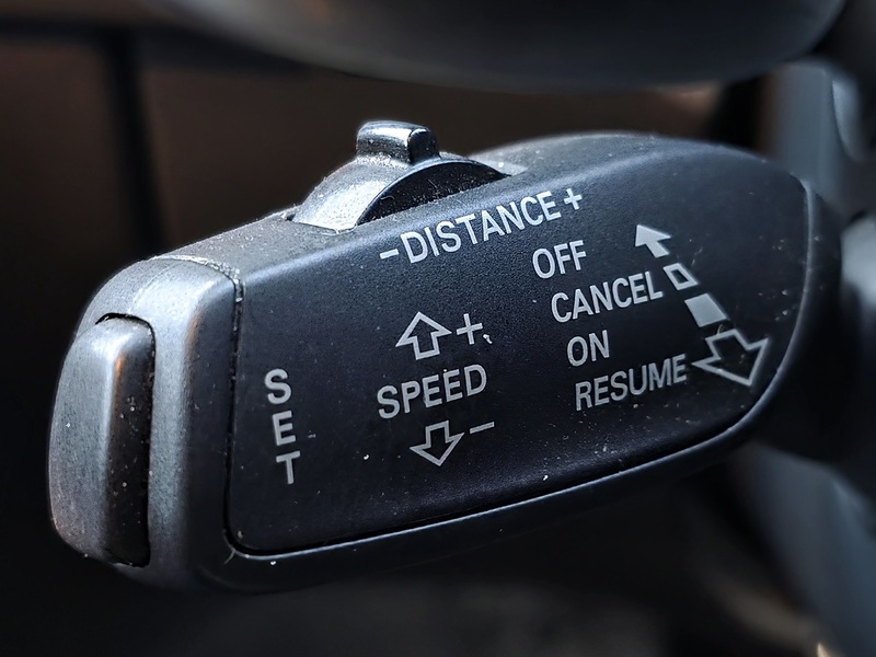 Audi 4.2 FSI V8 Estate 5dr Petrol S Tronic quattro Euro 5 (450 ps)