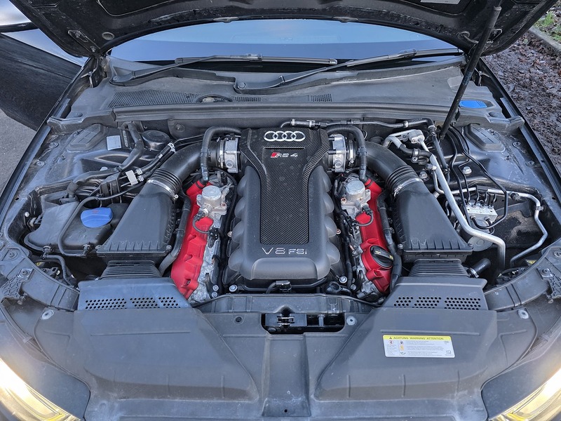 Audi 4.2 FSI V8 Estate 5dr Petrol S Tronic quattro Euro 5 (450 ps)