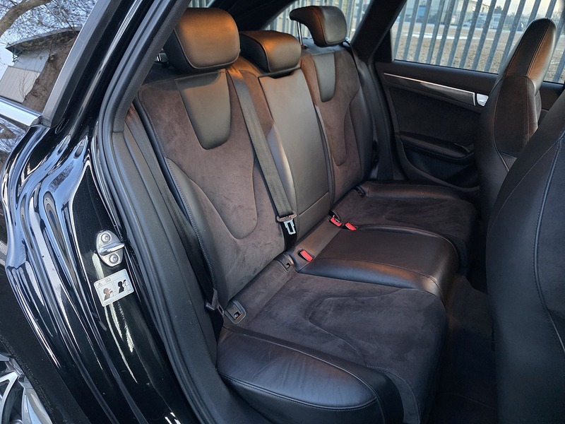 Audi 4.2 FSI V8 Estate 5dr Petrol S Tronic quattro Euro 5 (450 ps)