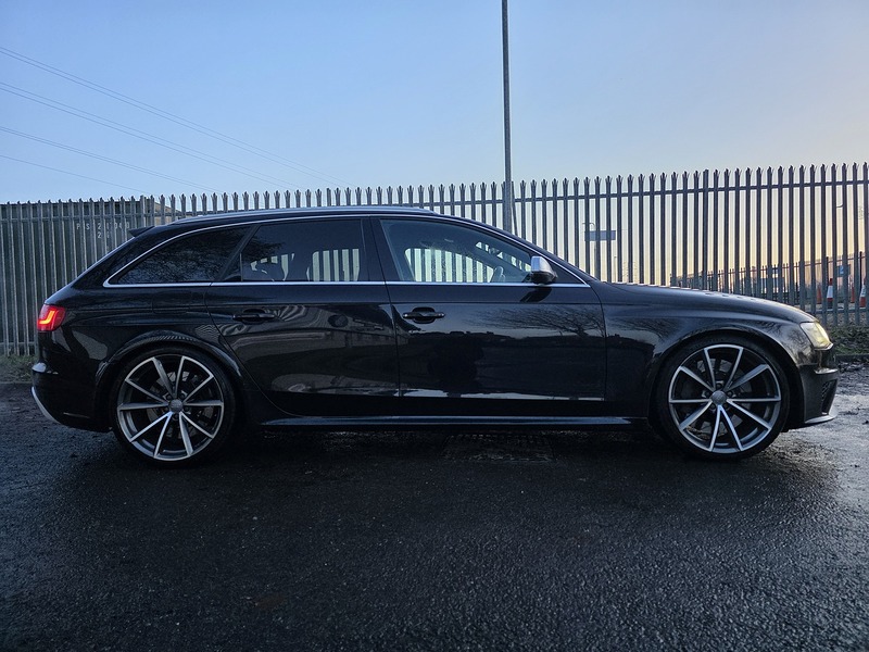Audi 4.2 FSI V8 Estate 5dr Petrol S Tronic quattro Euro 5 (450 ps)