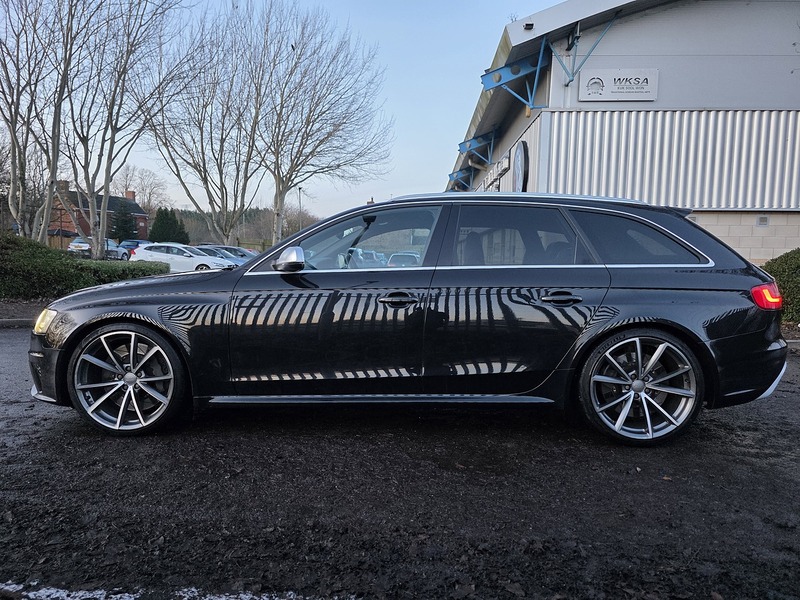 Audi 4.2 FSI V8 Estate 5dr Petrol S Tronic quattro Euro 5 (450 ps)