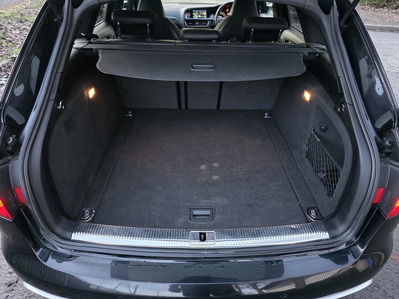 Audi 4.2 FSI V8 Estate 5dr Petrol S Tronic quattro Euro 5 (450 ps)