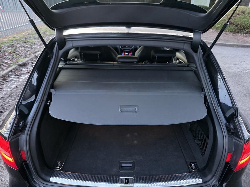 Audi 4.2 FSI V8 Estate 5dr Petrol S Tronic quattro Euro 5 (450 ps)