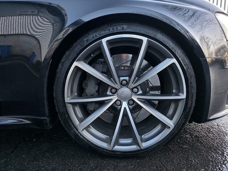 Audi 4.2 FSI V8 Estate 5dr Petrol S Tronic quattro Euro 5 (450 ps)