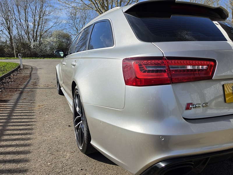 Audi 4.0 TFSI V8 Estate 5dr Petrol Tiptronic quattro Euro 5 (s/s) (560 ps)