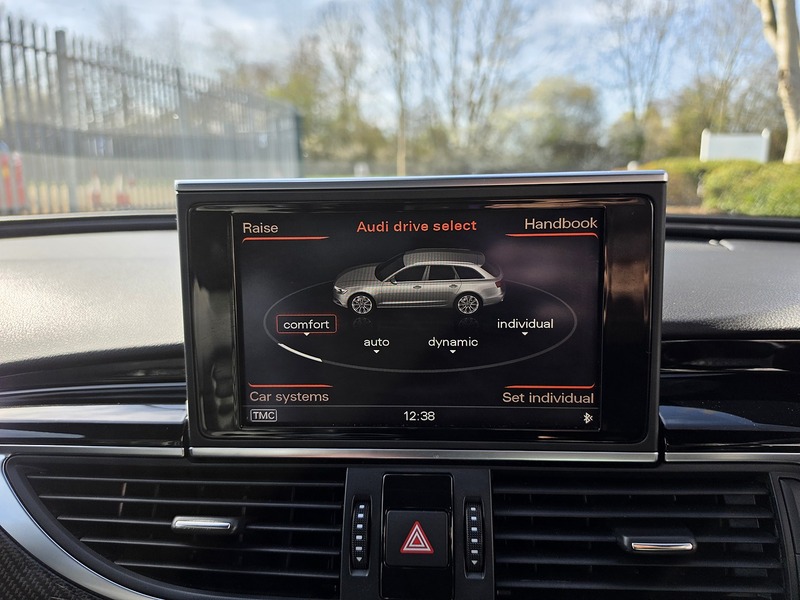 Audi 4.0 TFSI V8 Estate 5dr Petrol Tiptronic quattro Euro 5 (s/s) (560 ps)